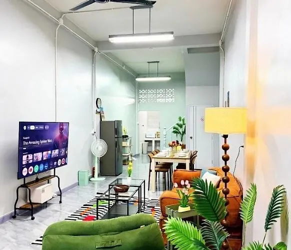 Entire 4storey 10pax 800 M Walk To Bts Phayathai In Cbd Near Siam, Centralworld *